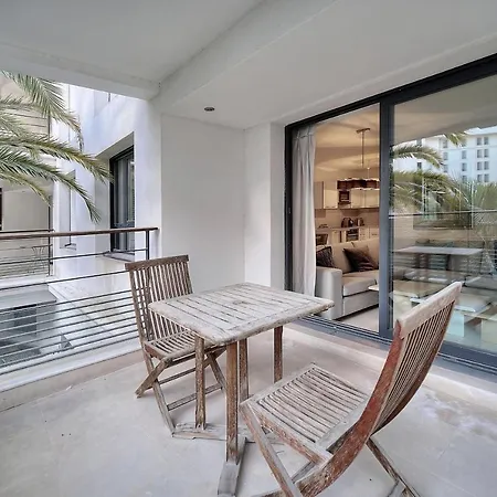 Апартаменты Carlton Riviera *