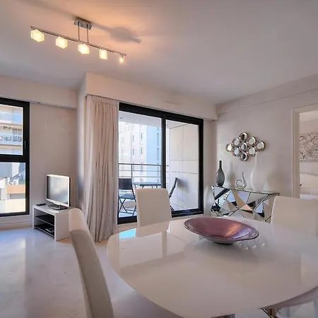 Апартаменты Carlton Riviera *