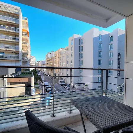 Апартаменты Carlton Riviera