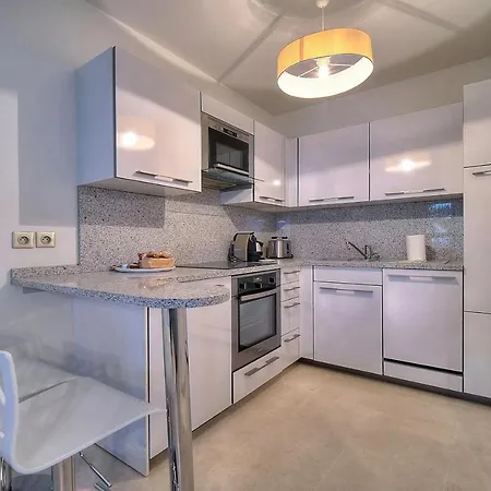 Carlton Riviera *