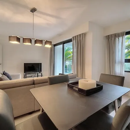 Апартаменты Carlton Riviera