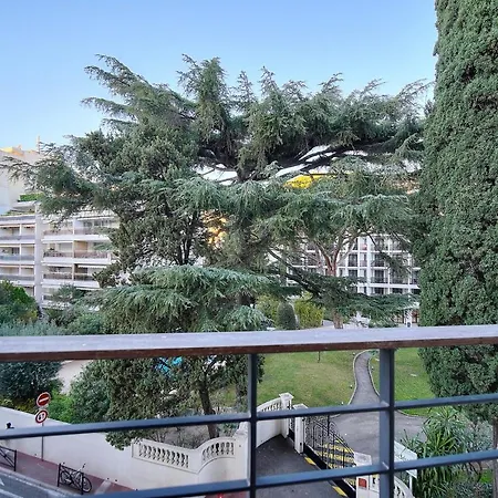 Апартаменты Carlton Riviera