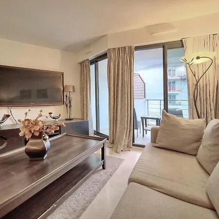 Carlton Riviera Апартаменты Канны