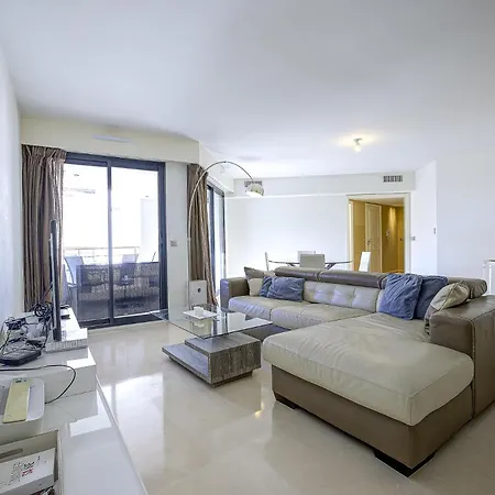 Carlton Riviera Апартаменты *