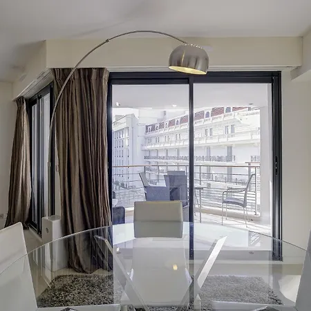 Апартаменты Carlton Riviera Канны