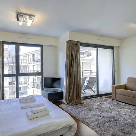 Апартаменты Carlton Riviera