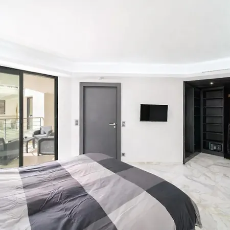 Апартаменты Carlton Riviera Канны