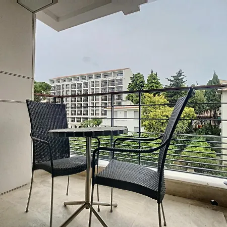 Carlton Riviera *