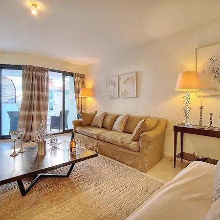 Carlton Riviera *