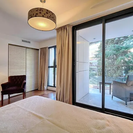 Carlton Riviera *