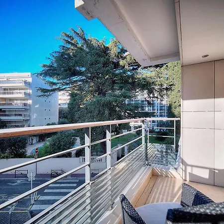 Carlton Riviera Apartment