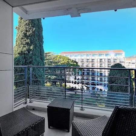 Carlton Riviera Apartment