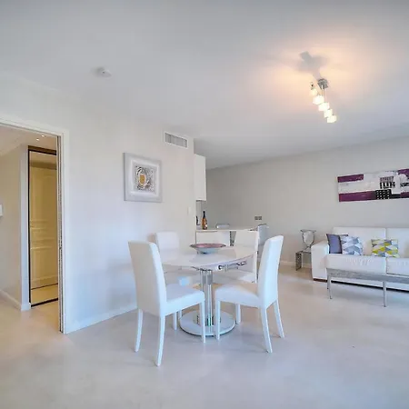 Carlton Riviera 公寓 *