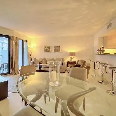 Carlton Riviera