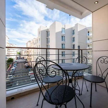 Carlton Riviera *