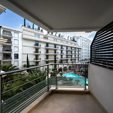 Carlton Riviera Apartment