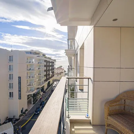 Carlton Riviera
