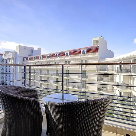 Carlton Riviera Apartment