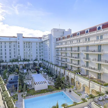 Апартаменты Carlton Riviera *