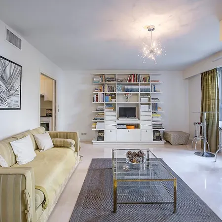 Carlton Riviera Apartment *