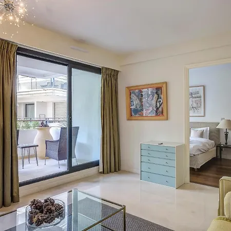 Carlton Riviera *