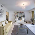 Carlton Riviera Apartment *