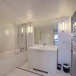 Carlton Riviera Apartment *