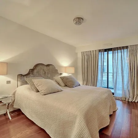 Carlton Riviera *